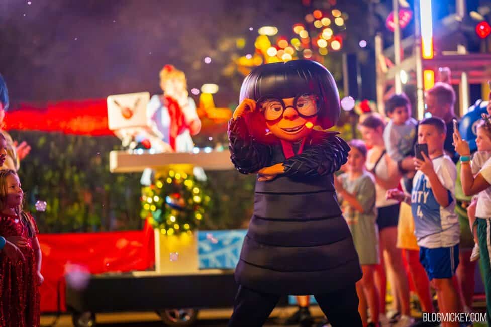 美品　Disney Family Dance Party Mickey's Color Spin Dance Party Debuting on Disney Dream